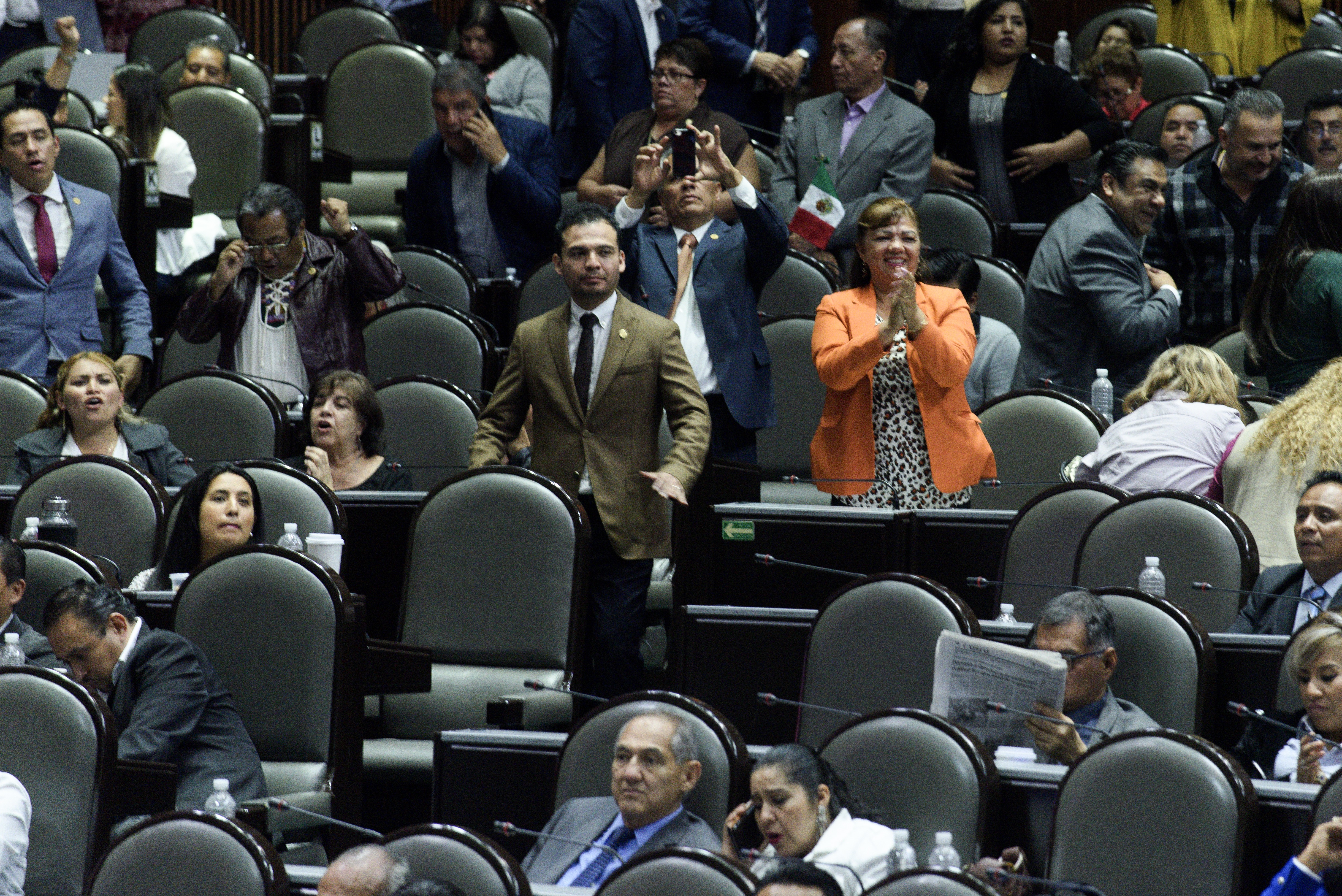 Aprueban diputados Ley General de Educación en lo particular y va a ...