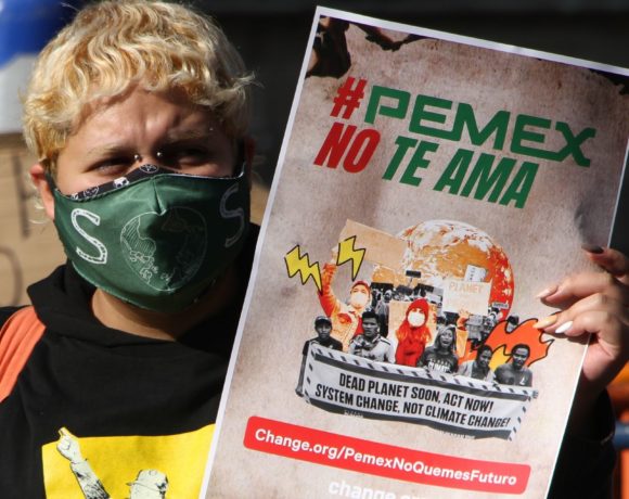 Jóvenes se manifestaron a las afueras de Palacio Nacional, para exigir más acciones ante el cambio climático.