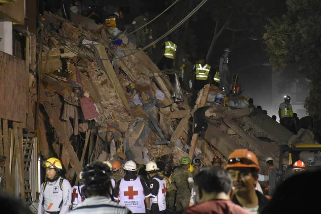 Rescate en edificio colapsado en la calle Escocia en la Colonia del Valle - 2017