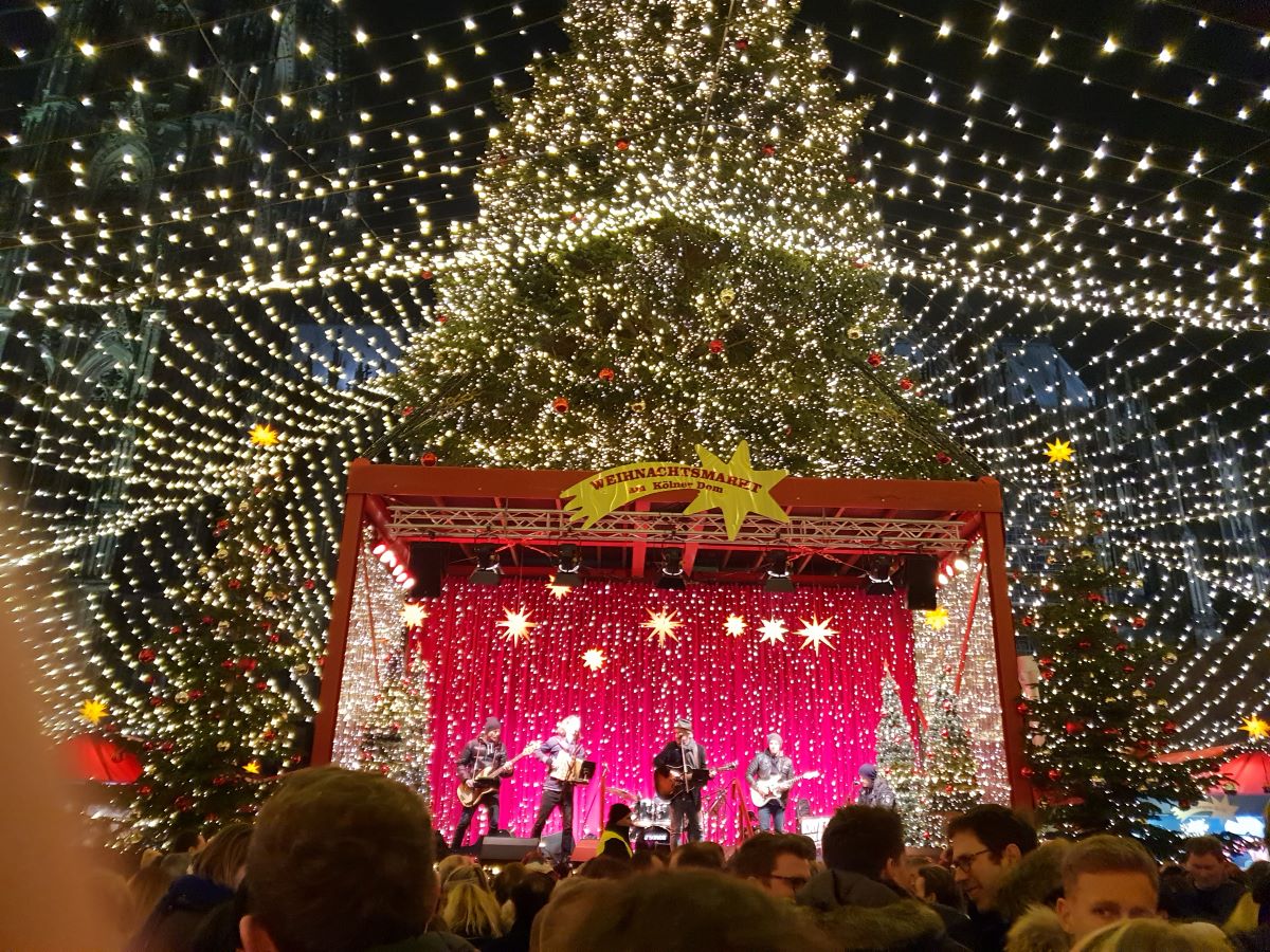 EXTRALIMITES / De cómo los alemanes transformaron la supervivencia en Navidad