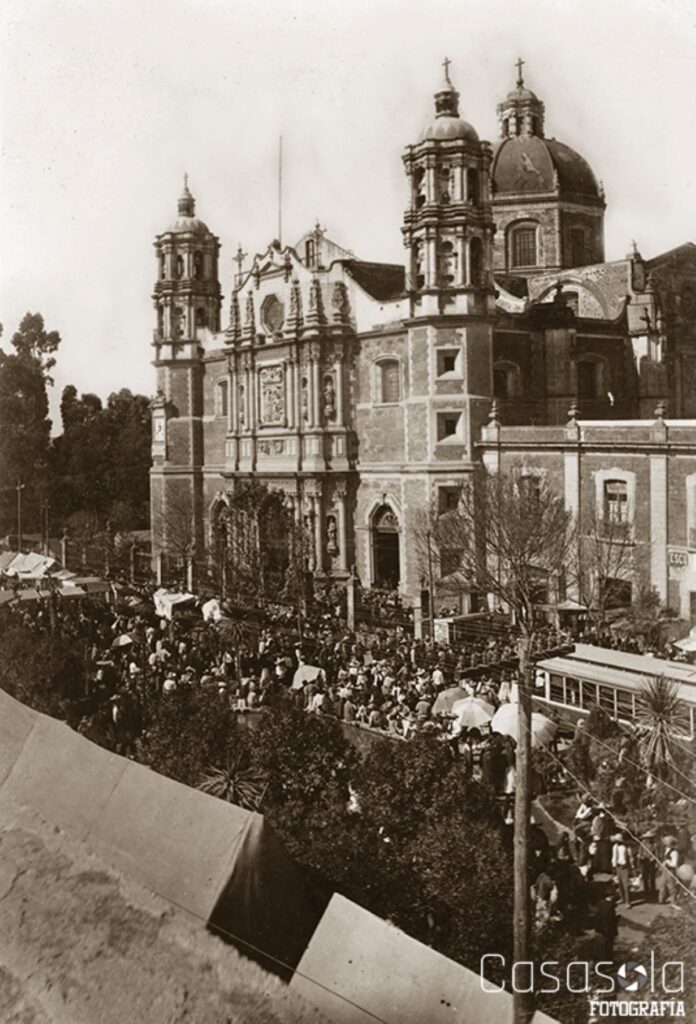 La Antigua Basílica de Guadalupe durante la Semana Santa. Autor: Hugo Brehme, c. 1910
