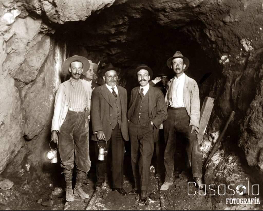 Interior de una mina en Pachuca, Hidalgo. Foto: Hugo Brehme, c. 1910